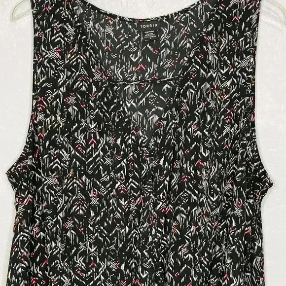 Torrid Black Tank Blouse Sheer w/ Elastic Band Hem 3 3X 22/24 - Picture 2 of 5